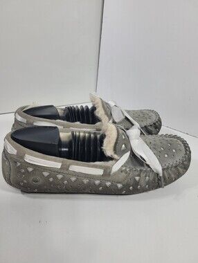 UGG Dakota Flora Perf 1011228 Suede Moccasin Slippers Women's Size 8 Gray Bow